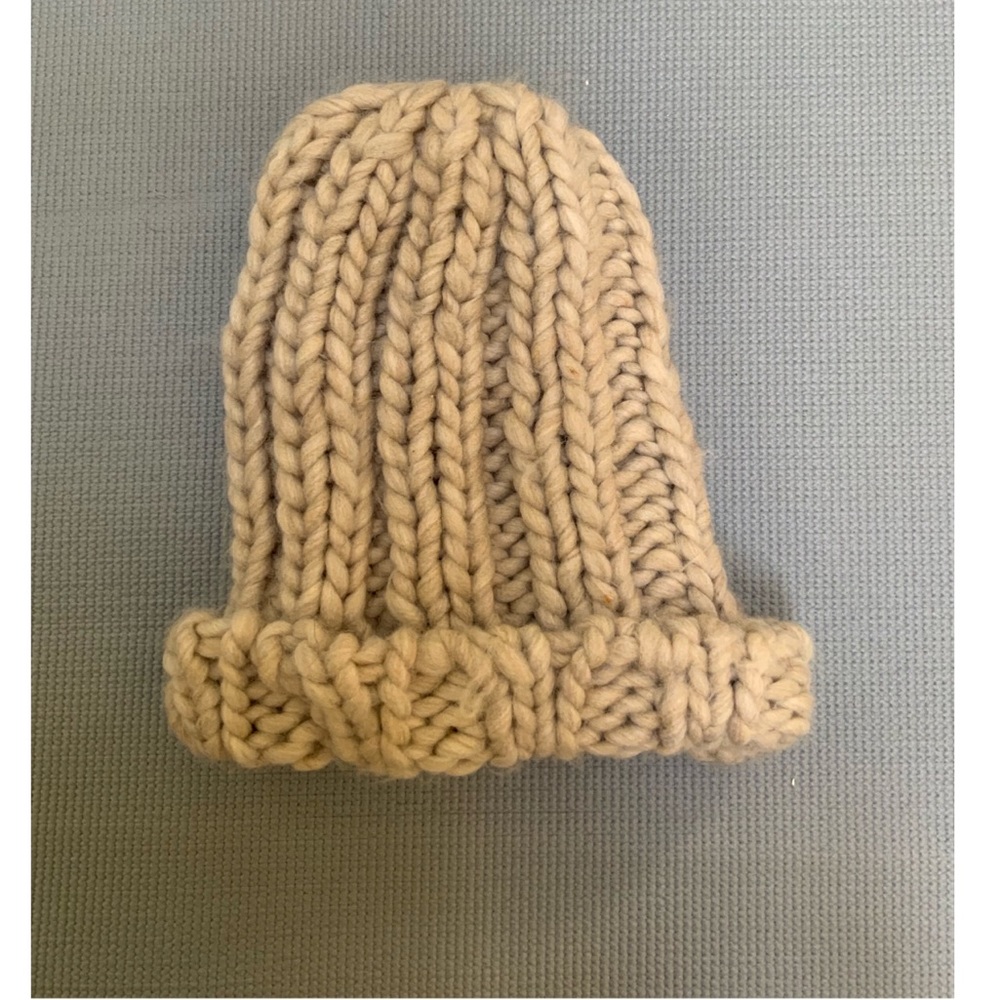 Cute very warm hat with beautiful fall color.